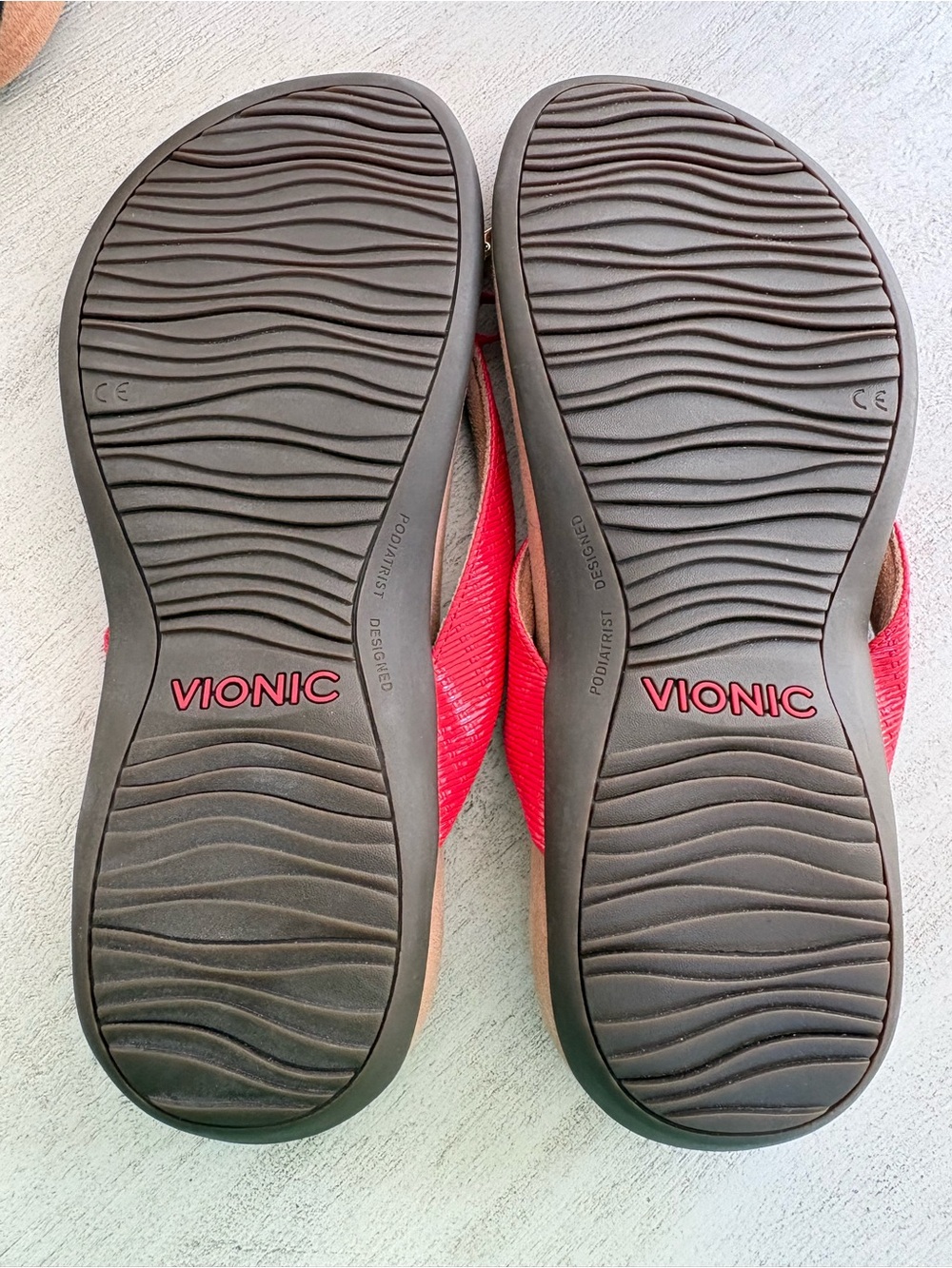 Vionic Red Bow Strap Women's Sandals - Picture 4 of 4